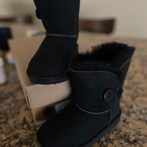 Bailey button Ugg boots